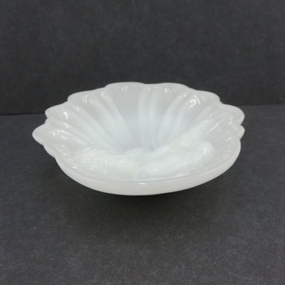 AVON Milk Glass CHERUB Shell Soap Dish Decorative Accent - Picture 3 of 10